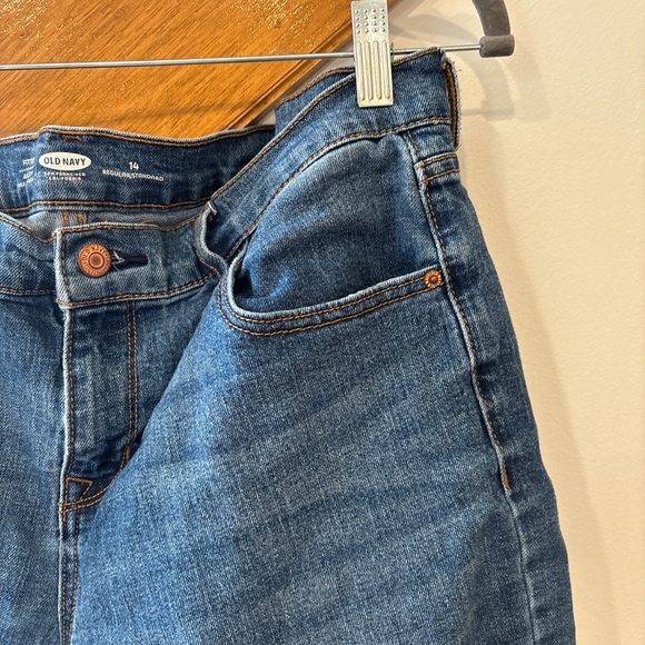 Old Navy Classic Fitted Women's Denim Shorts - 14 - Picture 2 of 5